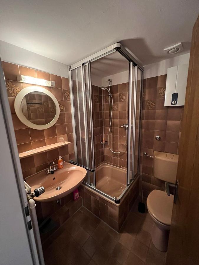 Messe Flughafen Apartment Дюселдорф Екстериор снимка