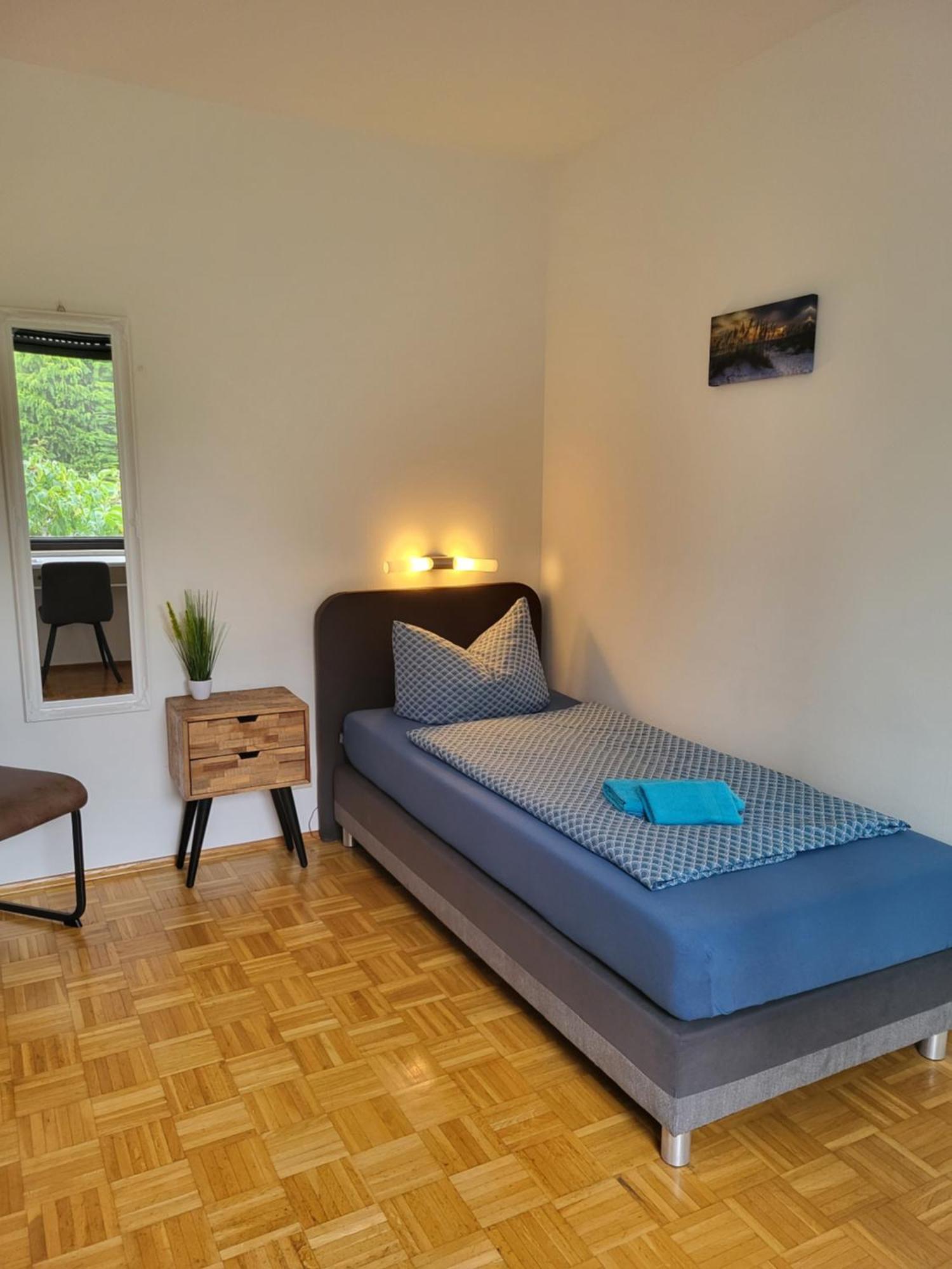 Messe Flughafen Apartment Дюселдорф Екстериор снимка