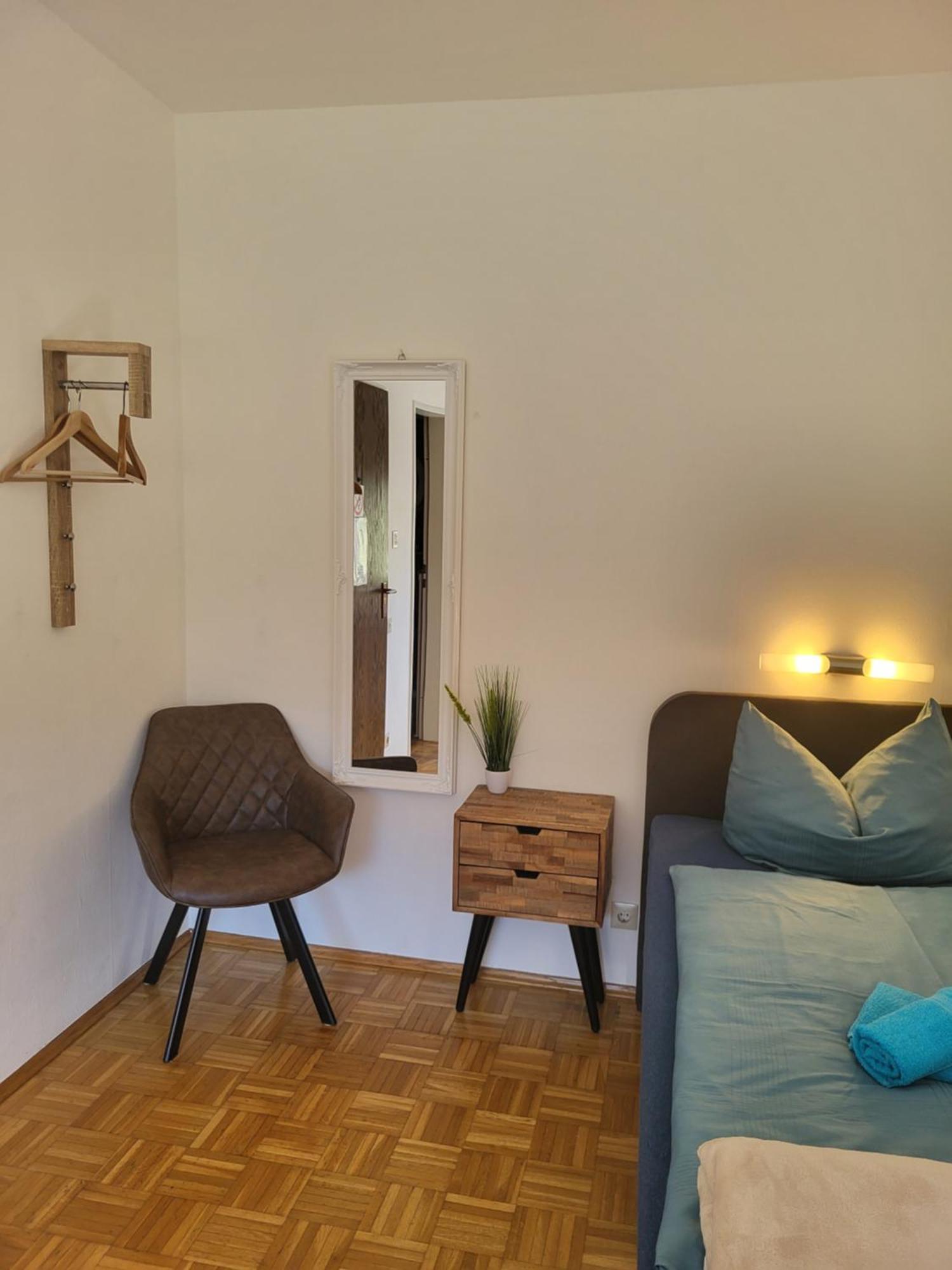 Messe Flughafen Apartment Дюселдорф Екстериор снимка